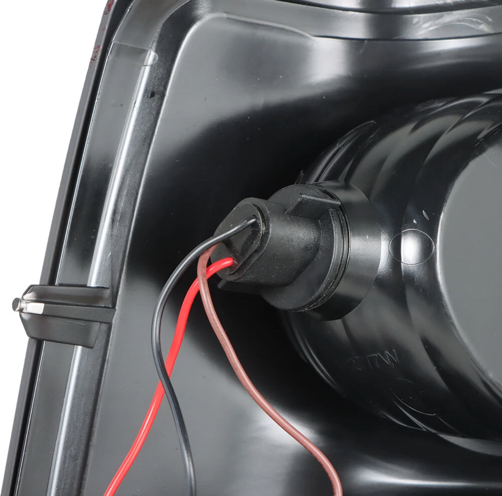 Pair Tail Lights Brake Lamps For 2003-2006 Chevy Silverado 1500 2500 3500 LH+RH